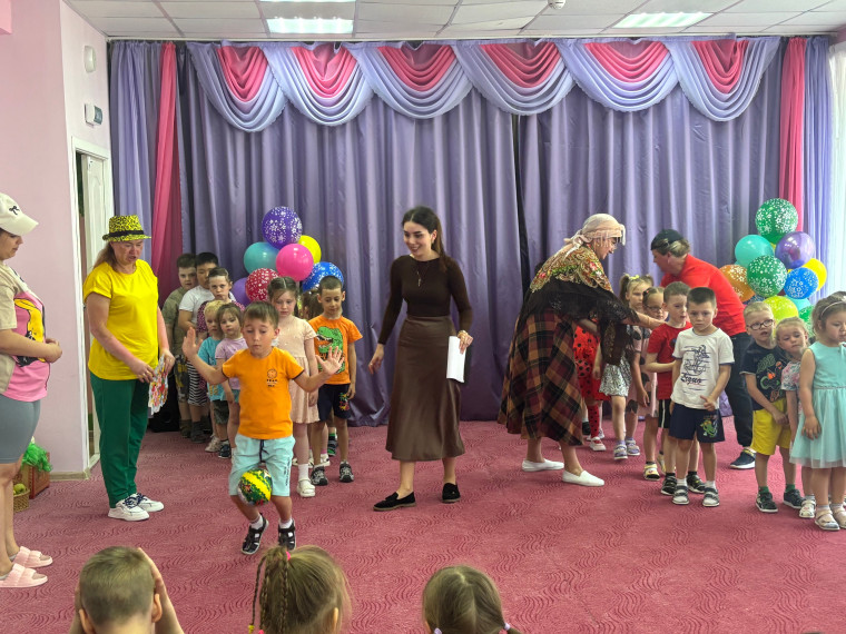 Праздник детей в детском саду.